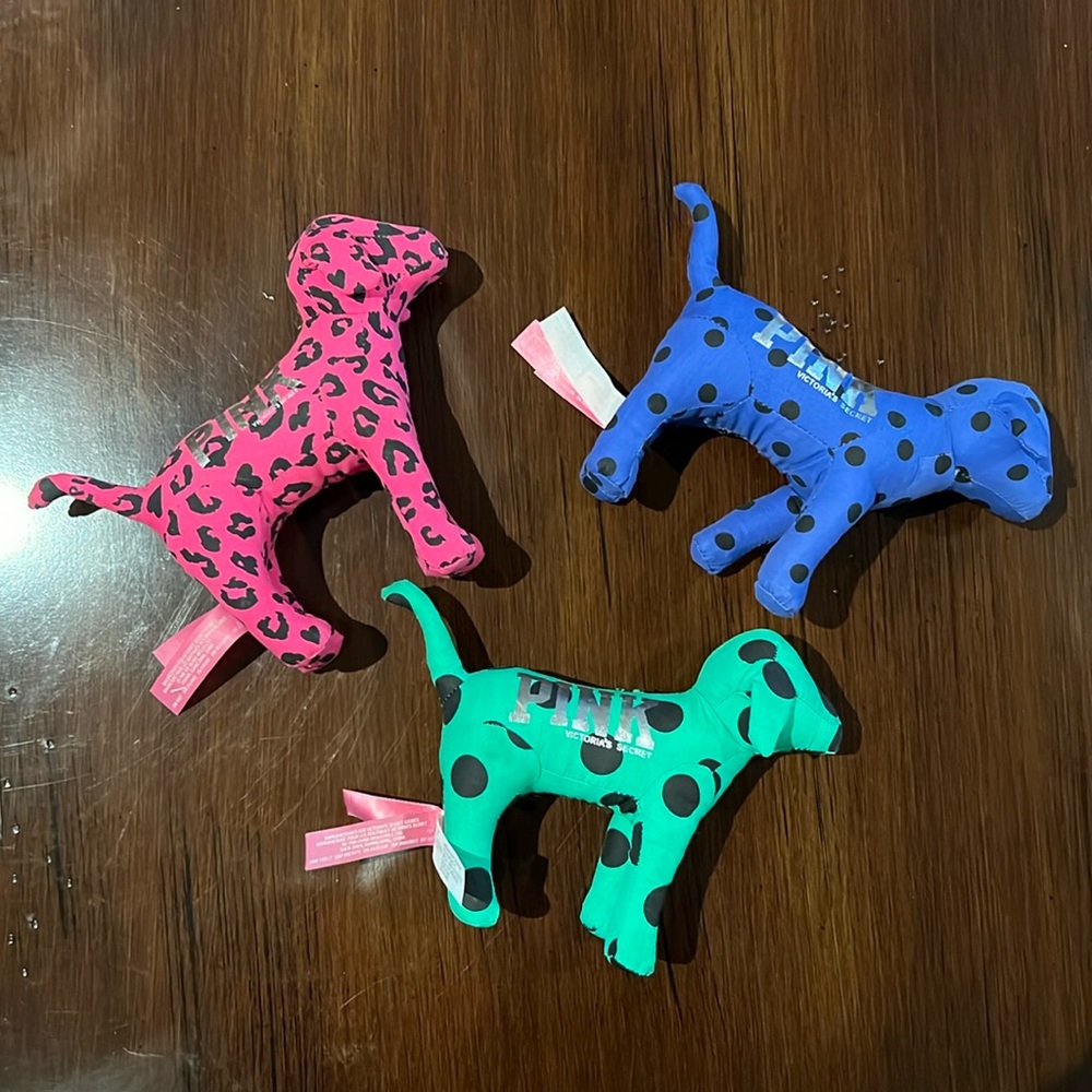 *Last call!* Victoria’s Secret Pink Dogs (3)